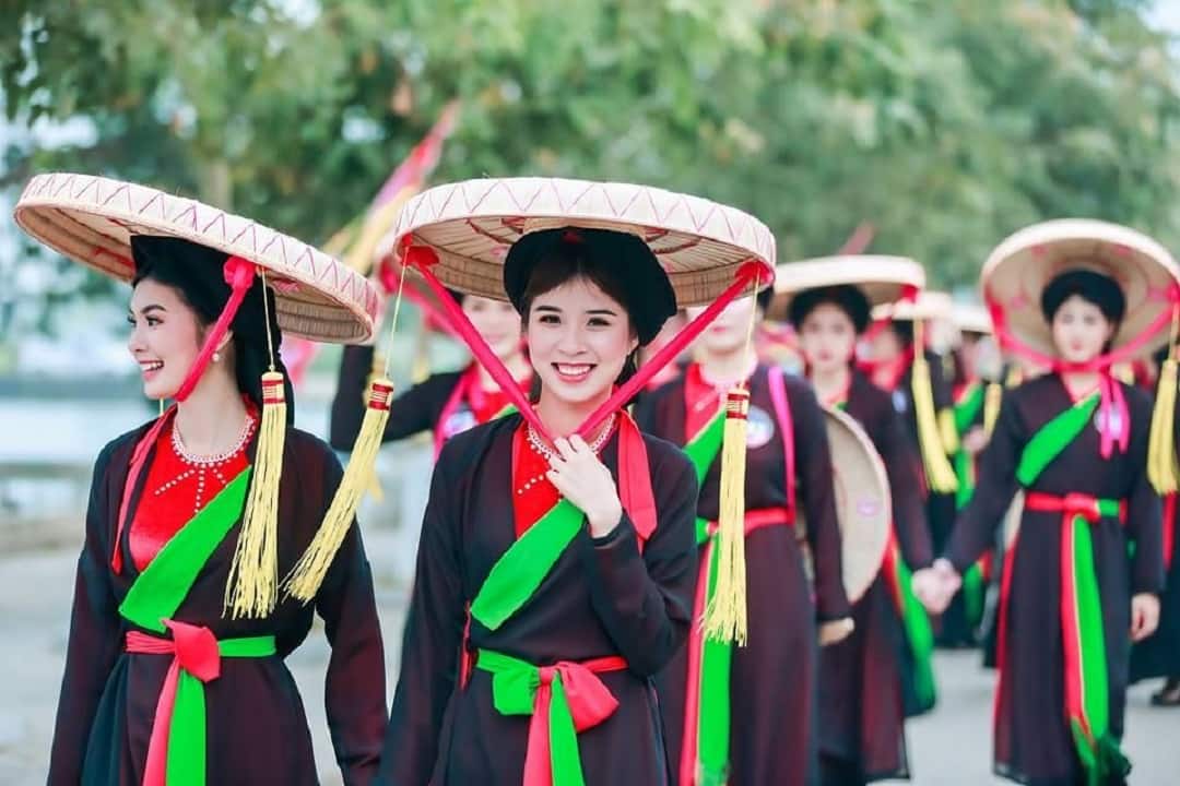 Áo tù trưởng truyền thống Việt Nam